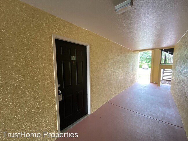 Building Photo - 1999 Summer Club Dr