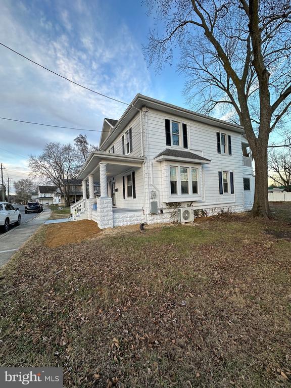 Building Photo - 402 N 2nd St