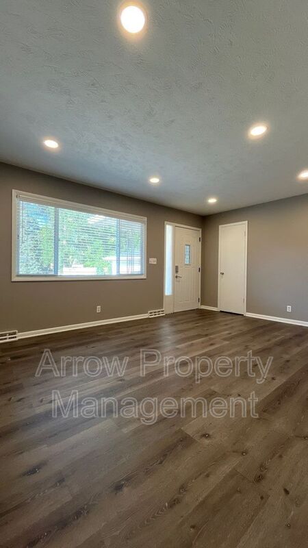 Building Photo - 800 S 38th St Ct