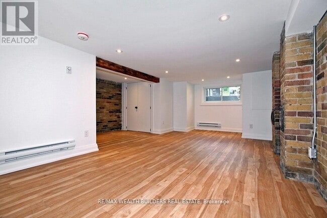 Building Photo - 167 Broadview Ave