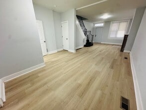 Building Photo - 2527 N 32nd St