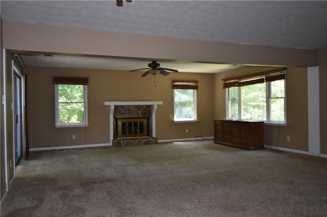 Building Photo - 404 Jon Scott Dr