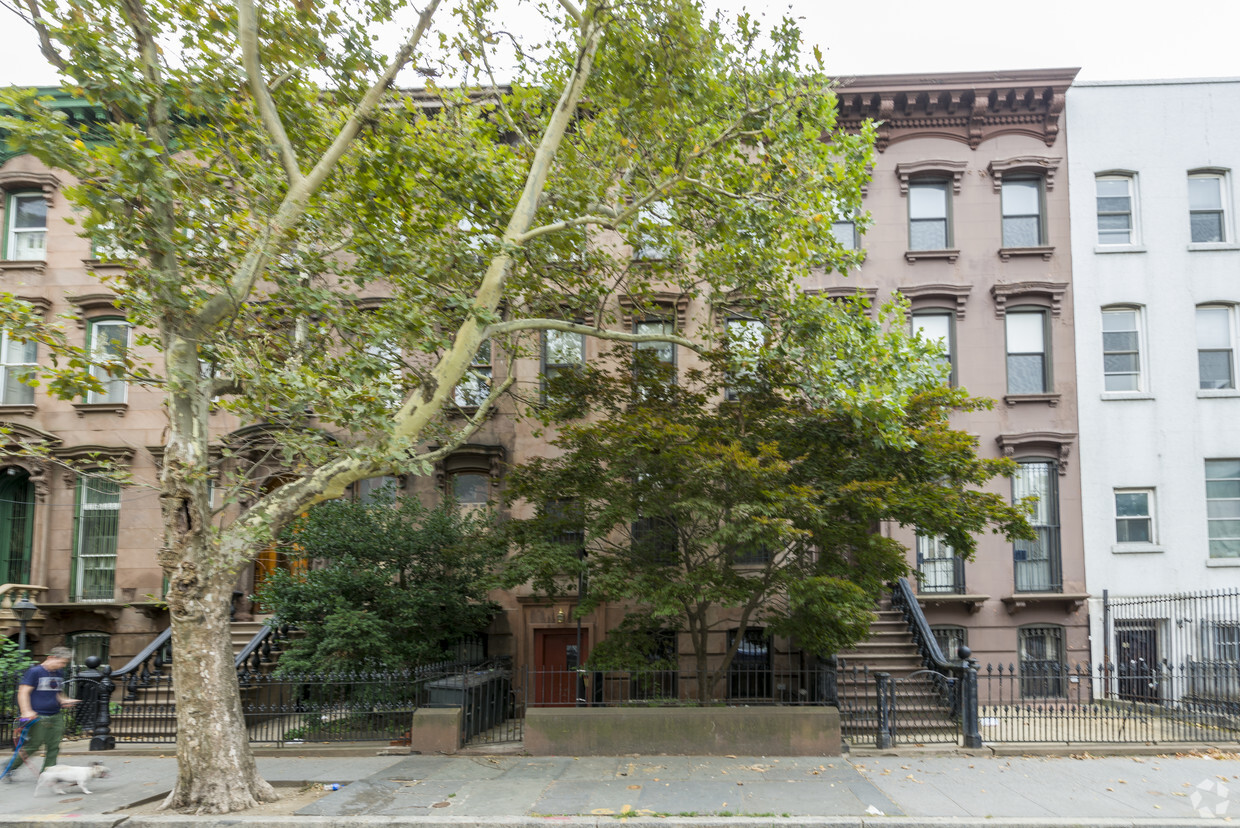 Primary Photo - 58 Greene Ave