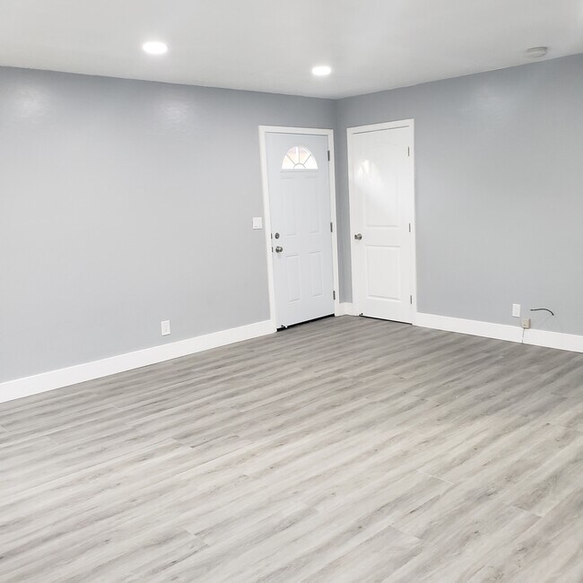 Entryway - 642 Vasona Ave
