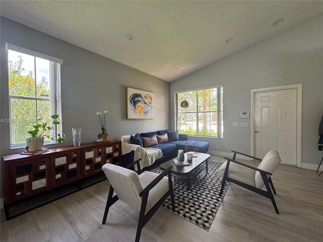 Foto del edificio - 825 Falling Water Rd