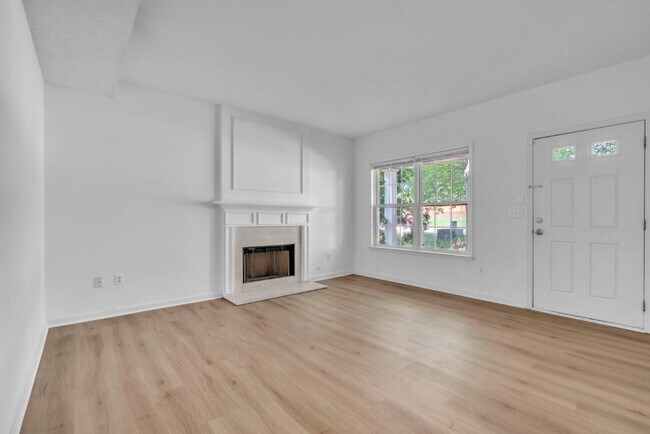 Foto del edificio - 102 Glenlea Ln