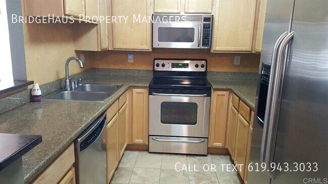 Building Photo - Welcome to your cozy oasis at 3505 Grove S...