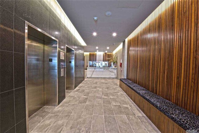 Foto del edificio - 51-35 Reeder St
