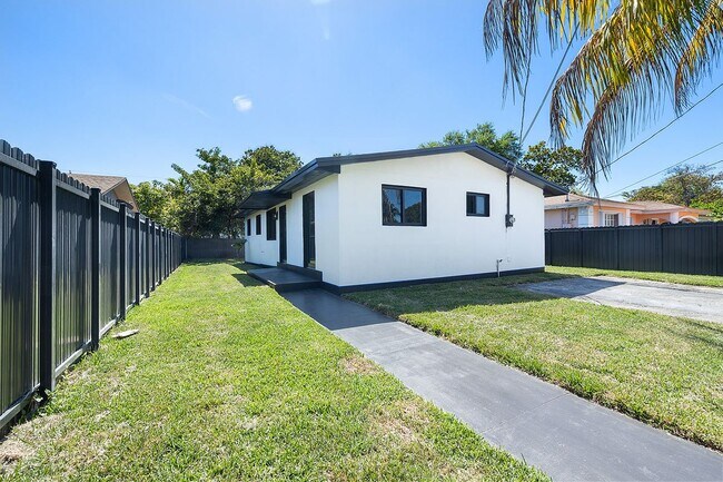 Building Photo - 1522 NW 41st St