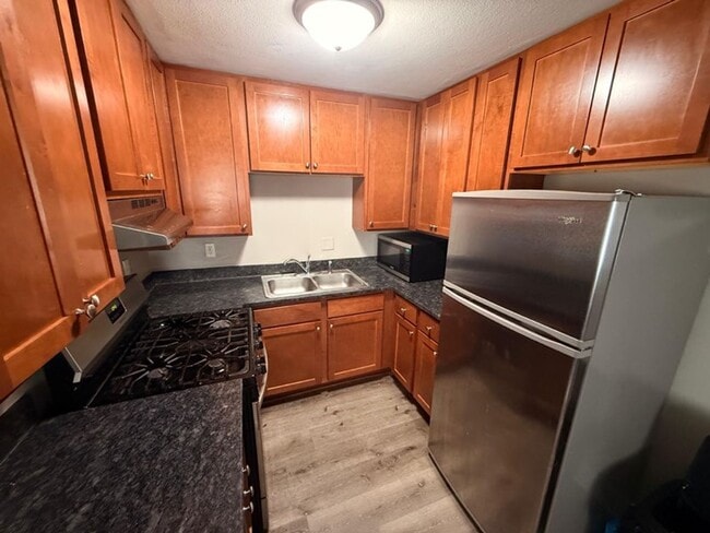 Interior Photo - The Avenue 401