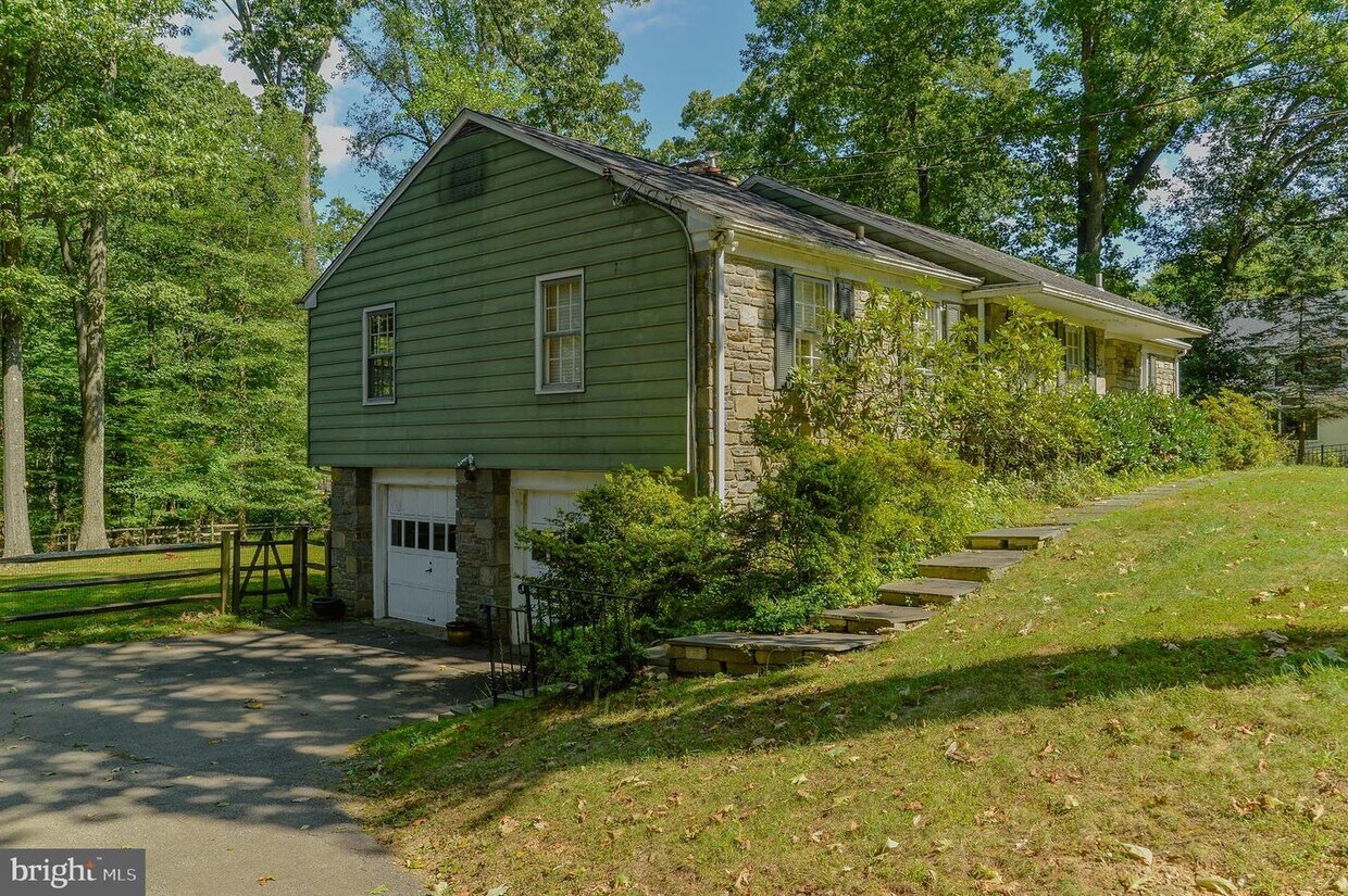 Primary Photo - 779 Laurel Ln