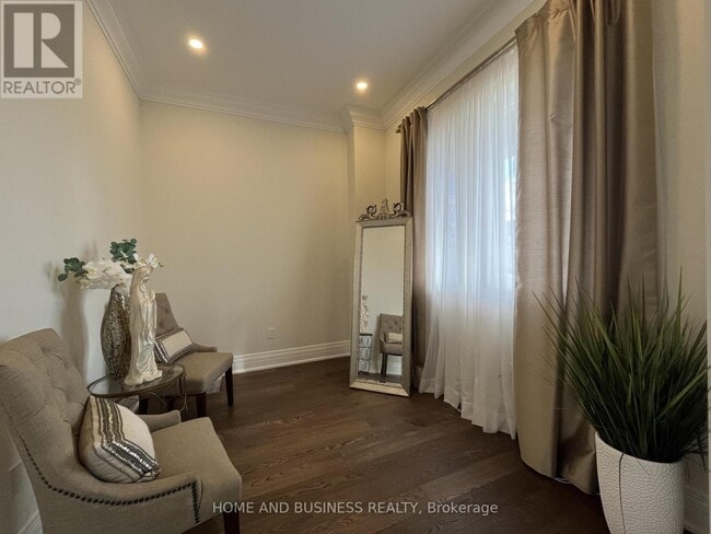 Building Photo - 115 Russell Dr