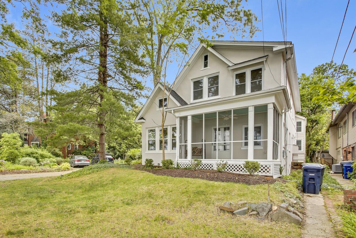 Foto principal - BEAUTIFULLY RENOVATED SF HOME w/ Water Vie...