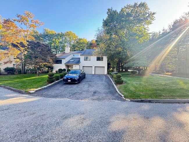 Building Photo - 183 Arbor Cres