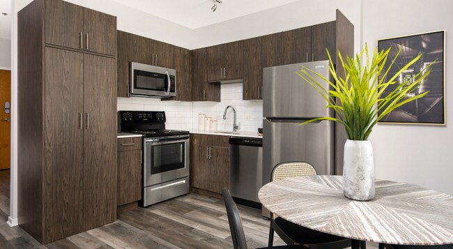 Photo - 186 W Lake St Apartment