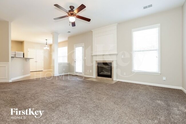 Building Photo - 855 Stonehaven Rd SW