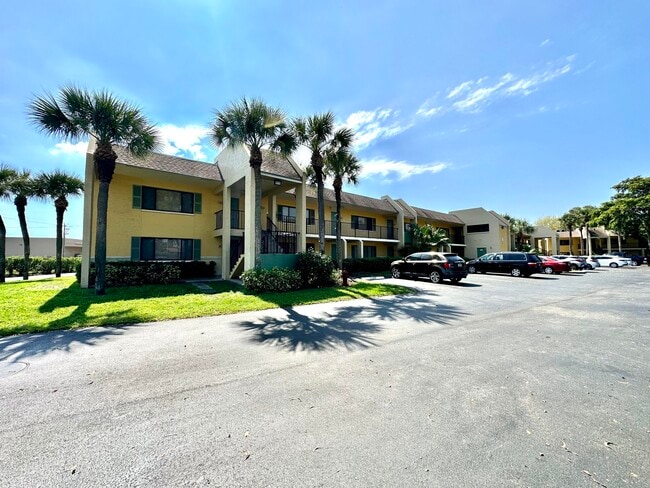 Building Photo - 710 Meadows Cir