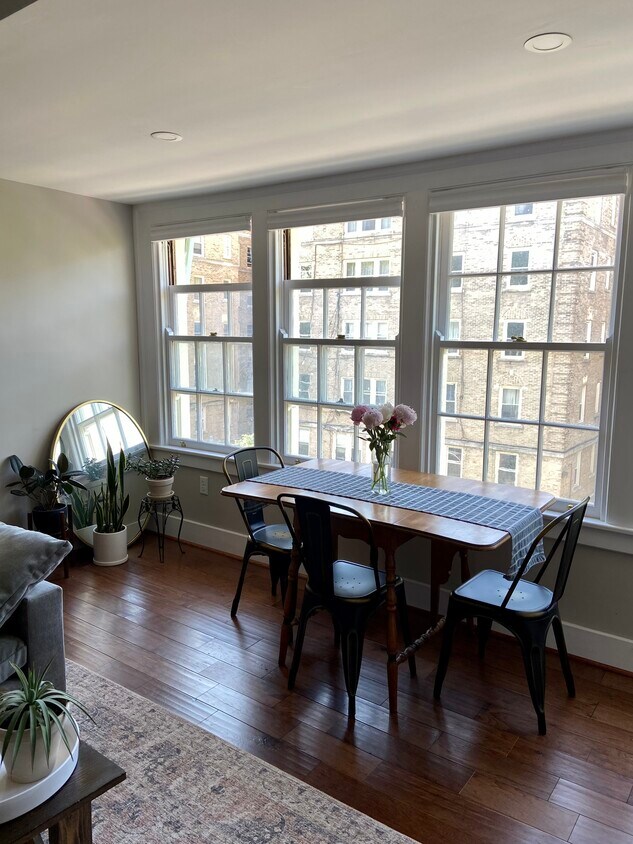 Foto principal - 1296 Delaware Ave
