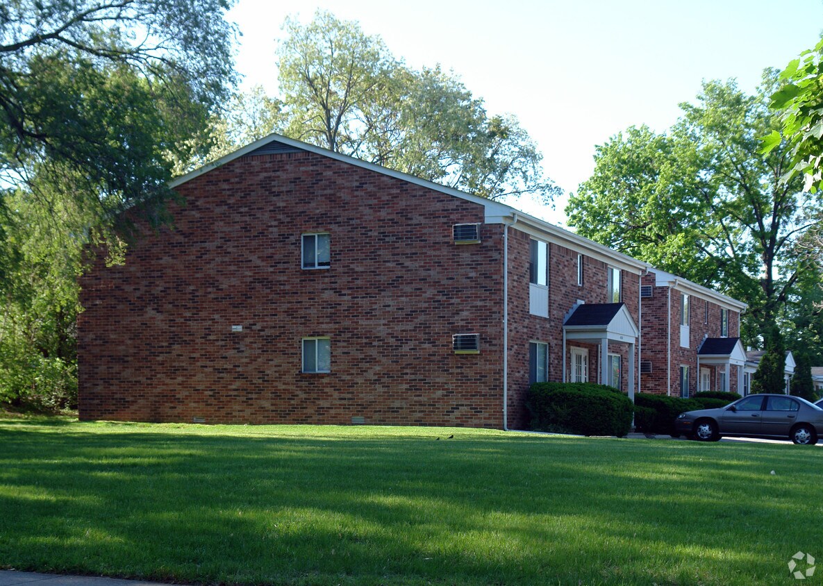 Primary Photo - 4026-4030 Elmhurst Rd