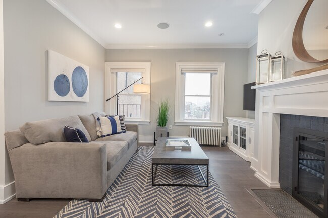 Living Room - 74 Mount Vernon St