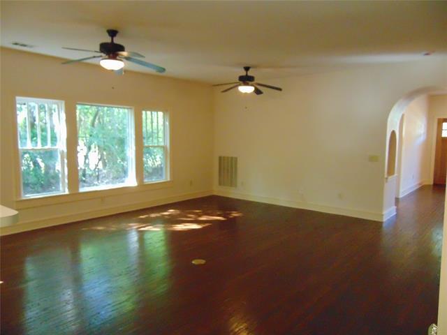 Building Photo - 10306 Country Club Dr