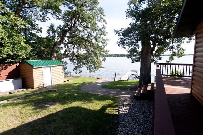 Building Photo - Furnished 2 Bedroom Home for Rent on Lake ...