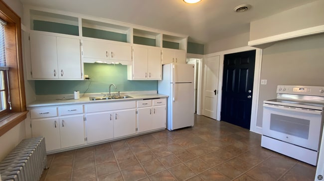 Building Photo - 1802 E Howard Ave