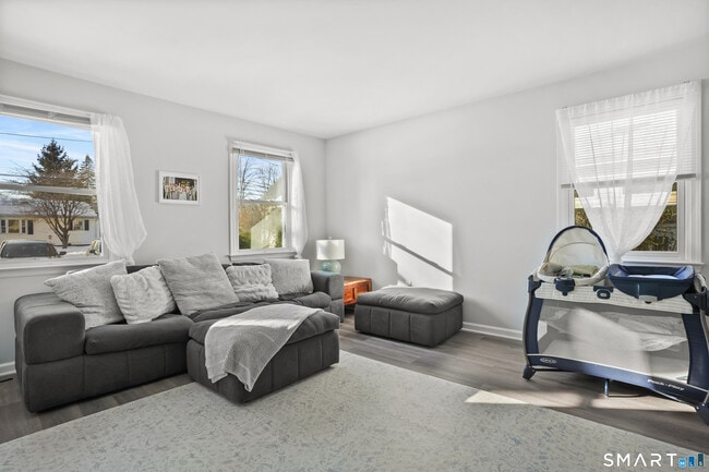 Building Photo - 215 York Rd