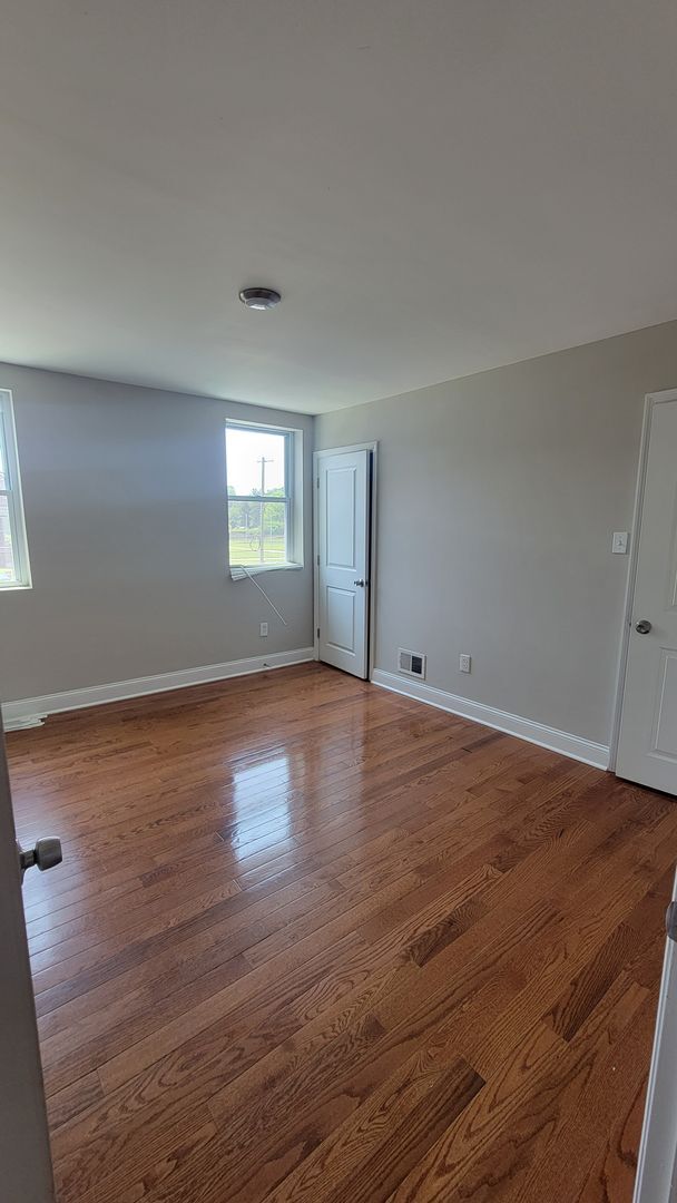 Building Photo - Newly Renovated 3BR 2 1/2 Bathroom House F...