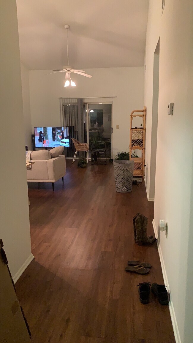 Foto del edificio - 4865 Lake Waterford Way W