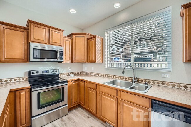 Building Photo - 2514 Chateau Dr