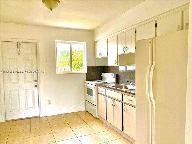 Foto del edificio - 931 SW 29th Ave