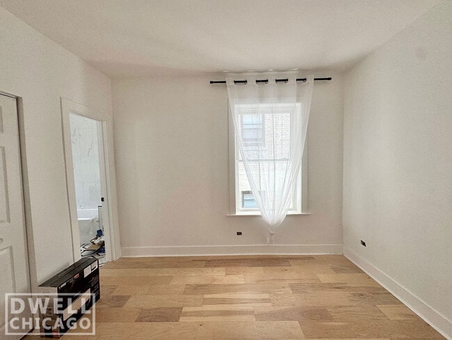 Foto del edificio - 725 W Waveland Ave