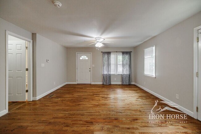 Photo - 185 Royal Ct House