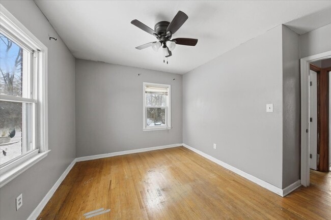 Building Photo - 2105 Lakeview Ave