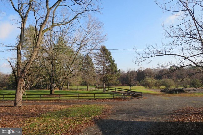 Foto del edificio - 1040 Taylorsville Rd