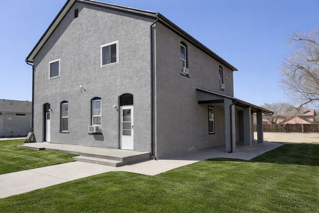 Foto del edificio - 1431 E Evans Ave