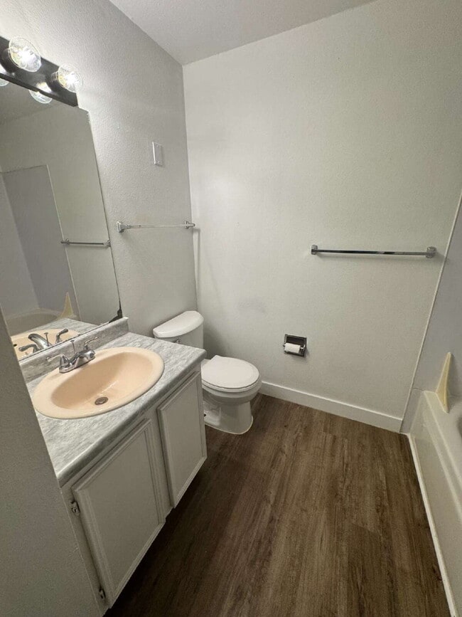 Building Photo - 2 Bed / 1 Bath in Prime Happy Valley Location