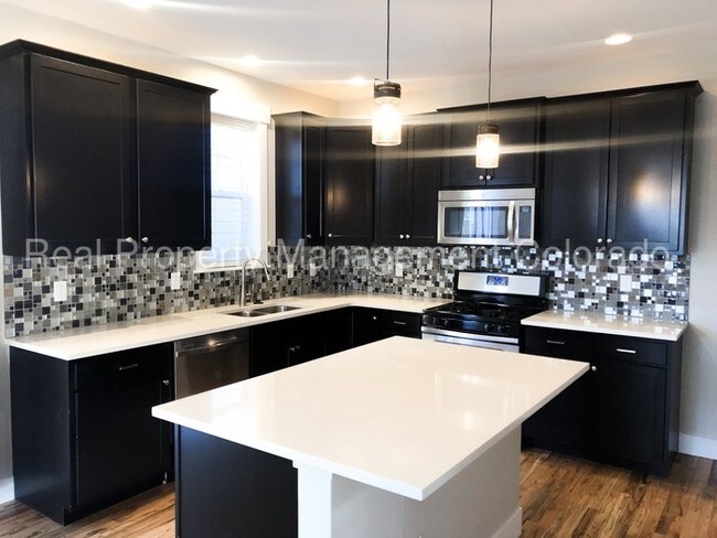 Building Photo - Gorgeous 3 Bedroom home in Indian Peaks South