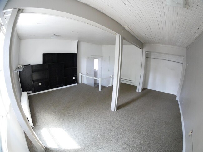 Building Photo - 446 Grove St