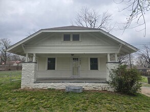 Building Photo - 7922 Metropolitan Ave