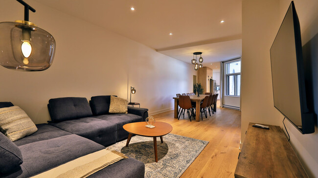 Building Photo - 4619 R. Saint-Denis