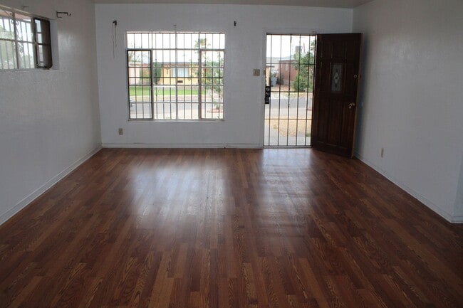 Building Photo - 3221 Monroe Ave