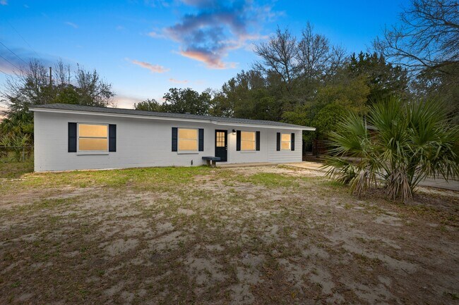 Foto del edificio - 200 Spencer Dr