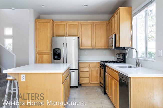 Building Photo - 3 br, 2.5 bath House - 719 Camino Magnifico