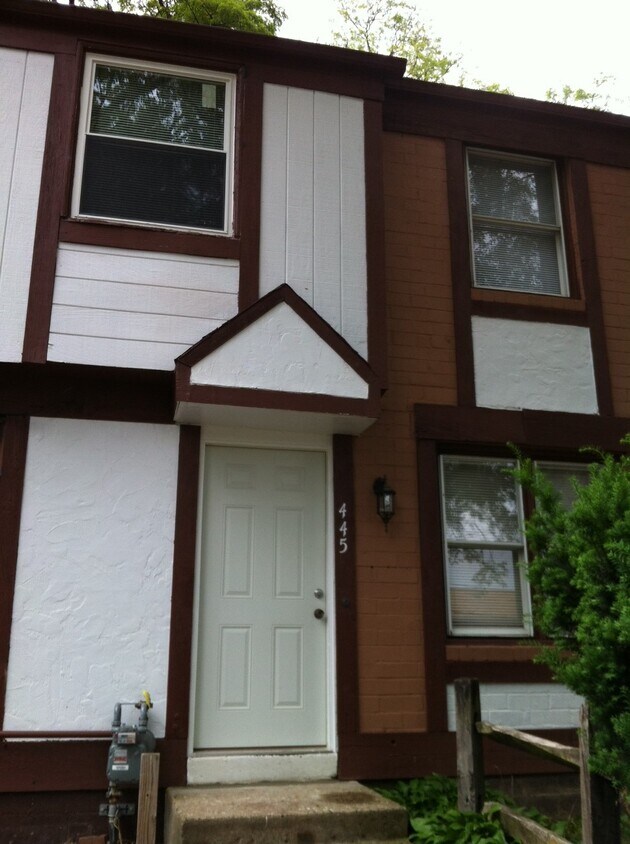 Foto principal - 445 Cedar Dr