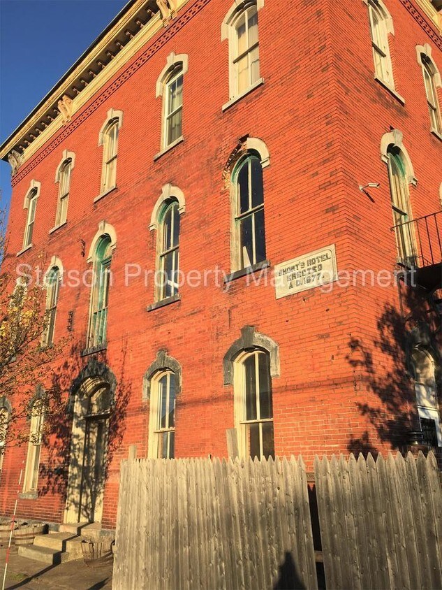 Primary Photo - 90 S Pearl St