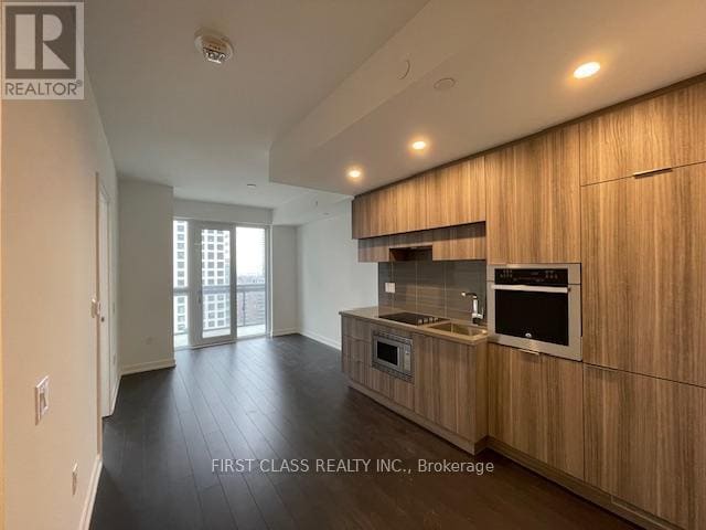 Building Photo - 39 Roehampton Ave