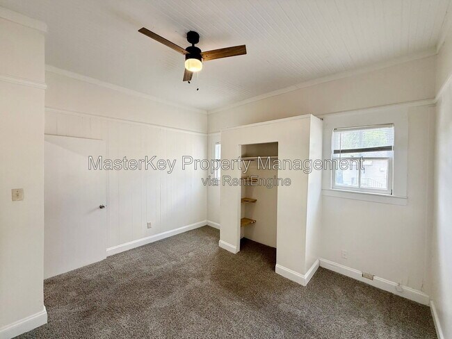 Foto del edificio - 302 Raynor St
