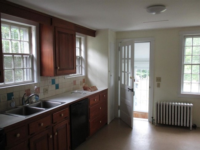 Building Photo - 48 Perkins Ln